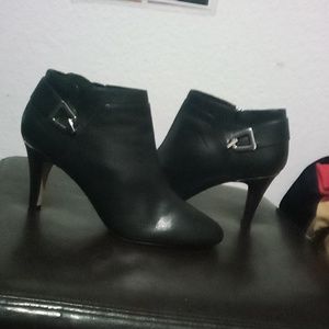 Vince camuto booties size 9.5